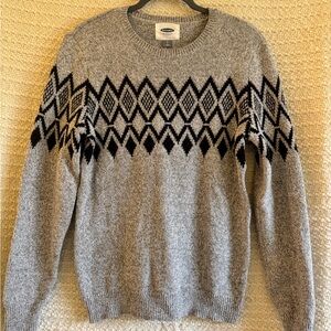 Old Navy Gray and Black Diamond Pattern Sweater